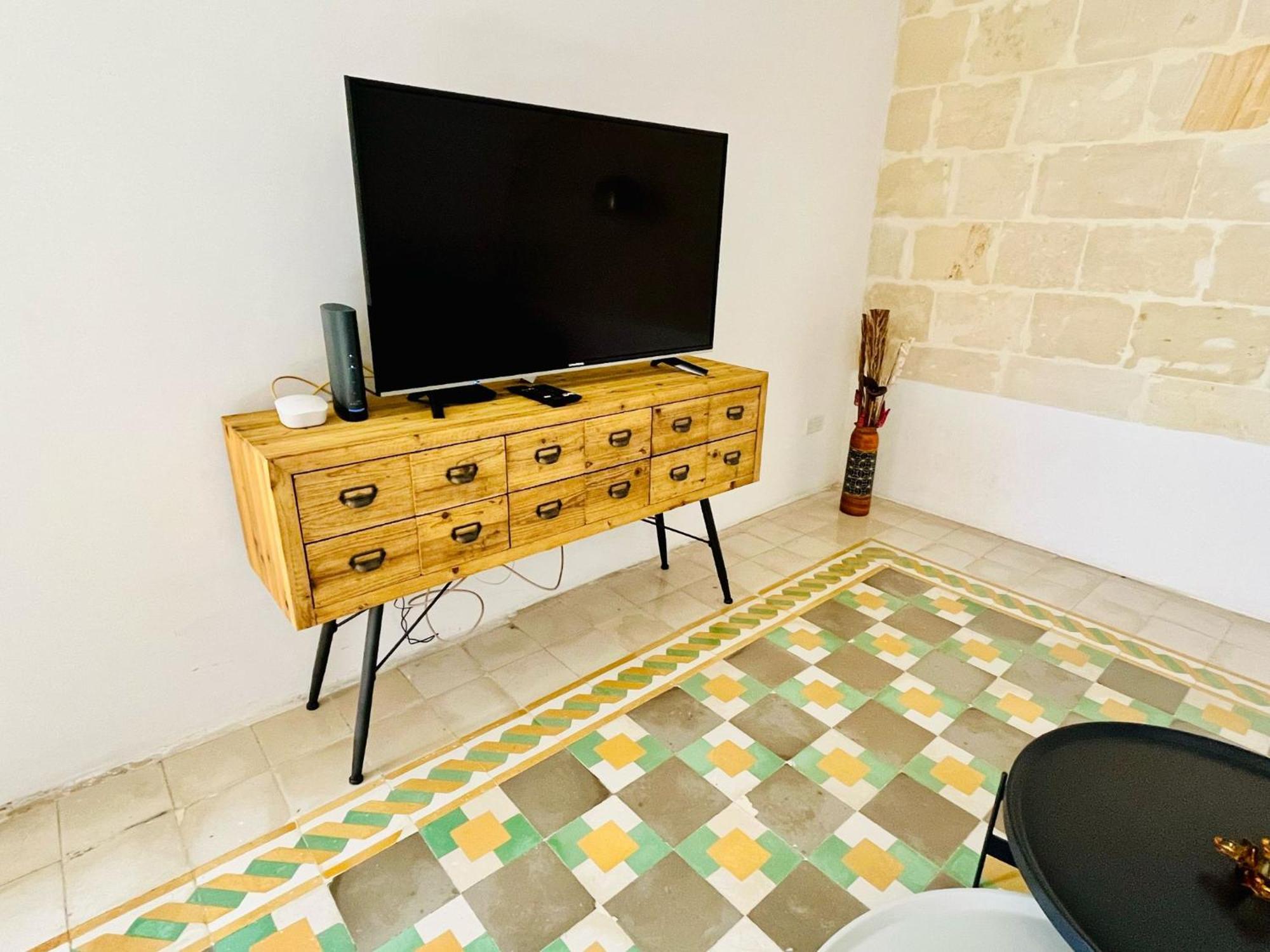 Cozy Charming Apartment In Old Bakery Street La La Valletta Esterno foto