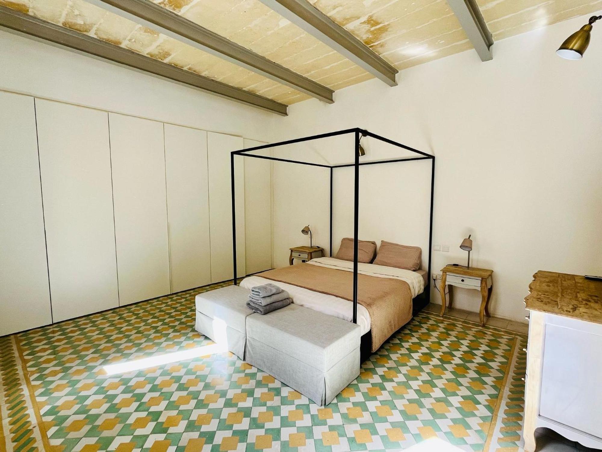 Cozy Charming Apartment In Old Bakery Street La La Valletta Esterno foto