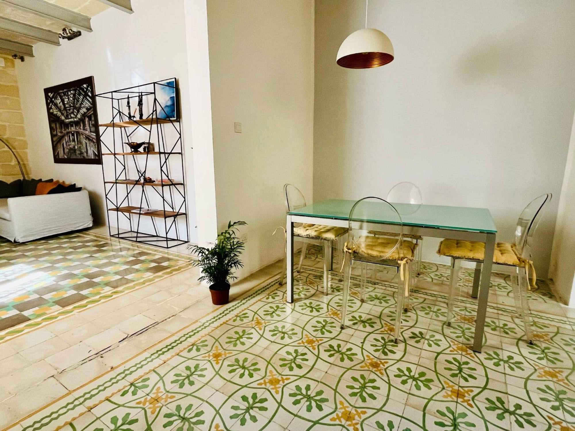 Cozy Charming Apartment In Old Bakery Street La La Valletta Esterno foto